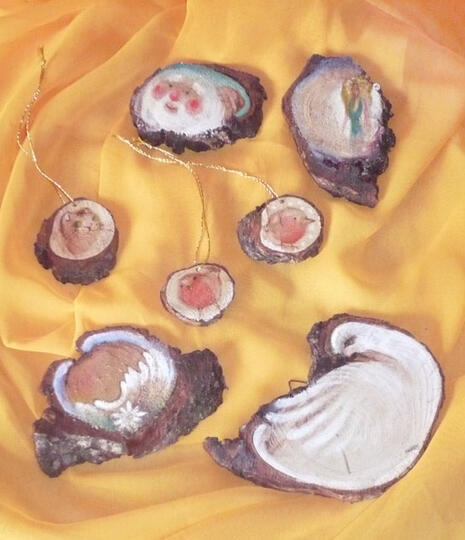 Ciondoli - Materiali: legno - Decorazioni: pirografo, acquerello