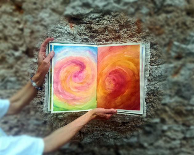 Libro fatto a mano e dipinto