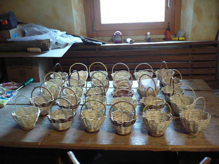 Cestini intrecciati ad uso bomboniera