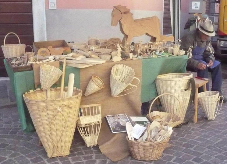 Esposizione (con cavallo di legno)