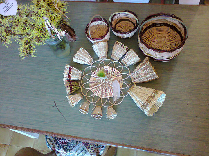 Piccole gerle e cestini intrecciati