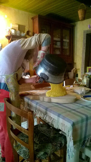 La polenta, momento sacro della tradizione montana